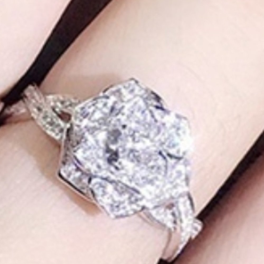 Sparkling Flower Ring - Picture 2 of 9